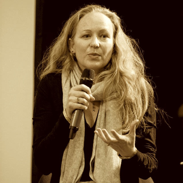 Photo of Nora Bateson speaking